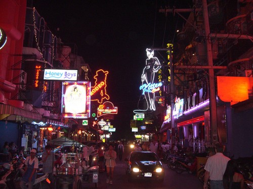 Downtown-Pattaya-at-night-lynhdan (1)